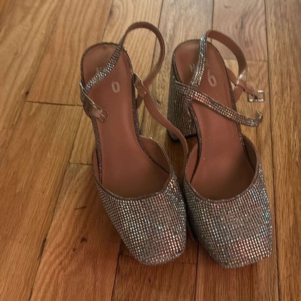 Iridescent silver shoes 6.5